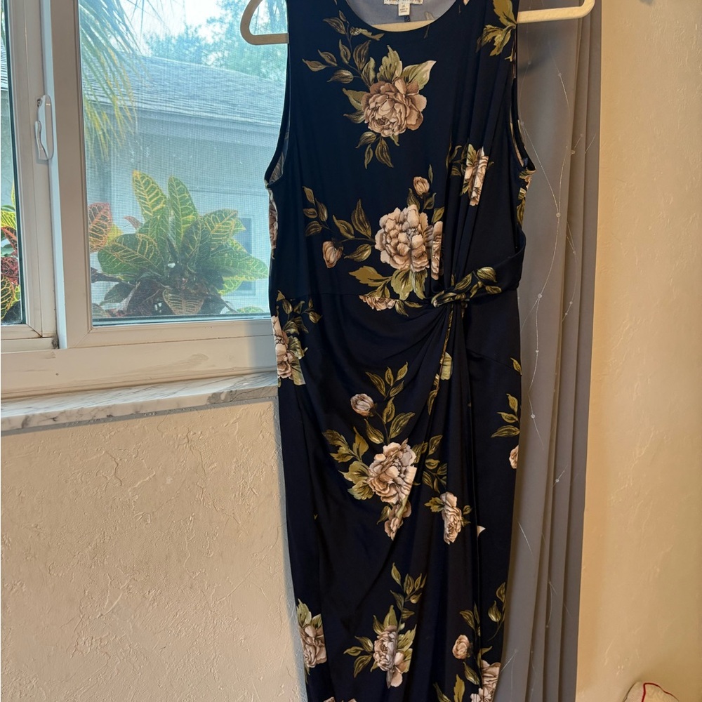 Nine Britton Black Floral Knot Maxi Dress